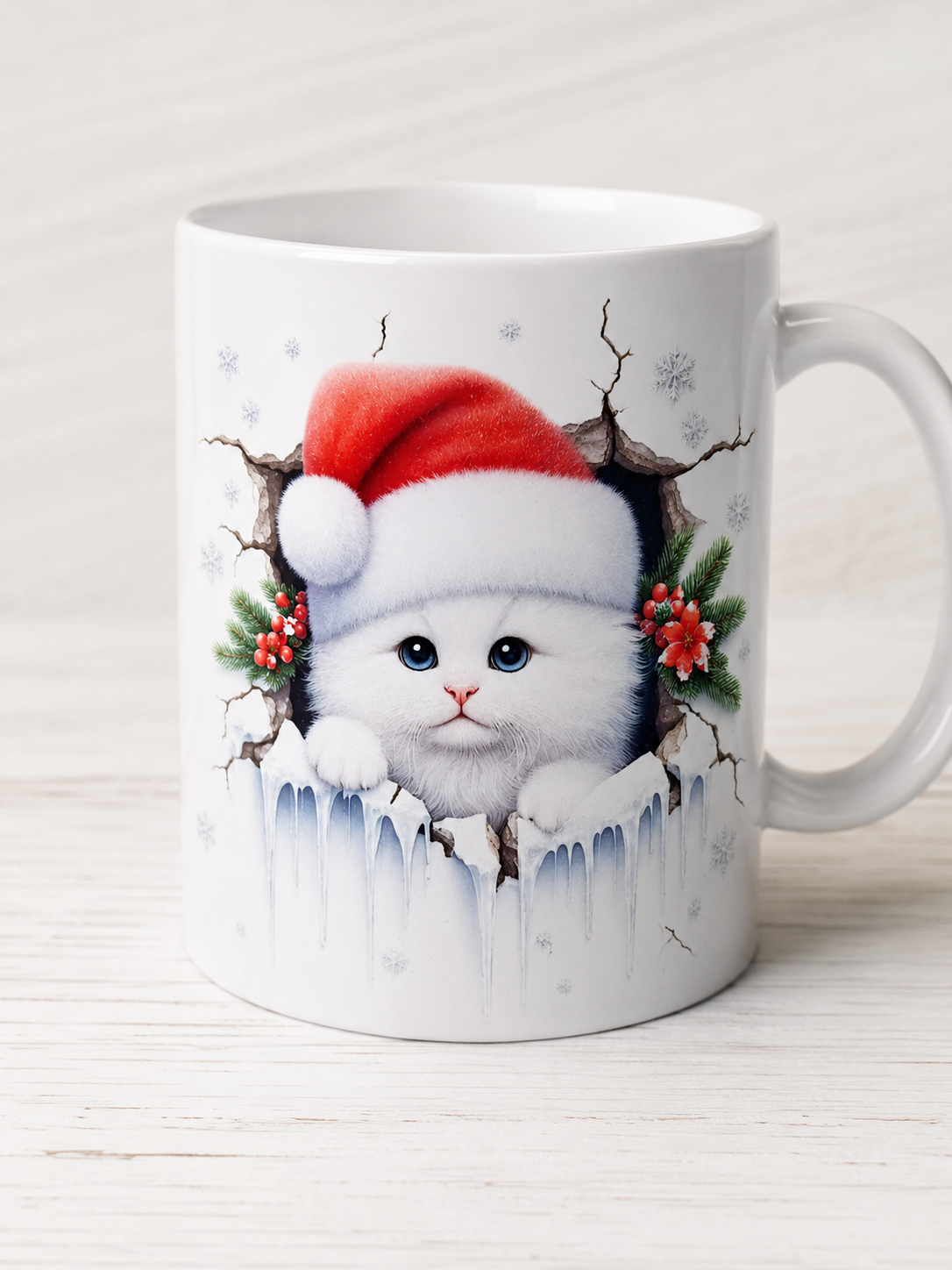 Taza con gatito blanco navideño con gorro de Papá Noel asomando entre el hielo