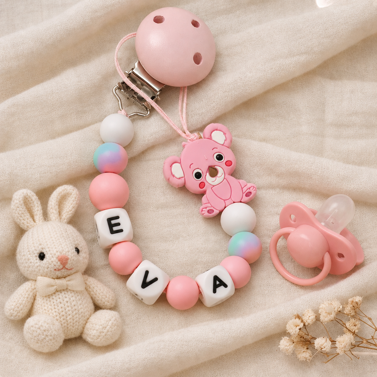 Chupetero personalizado de silicona rosa para bebé - vista lifestyle